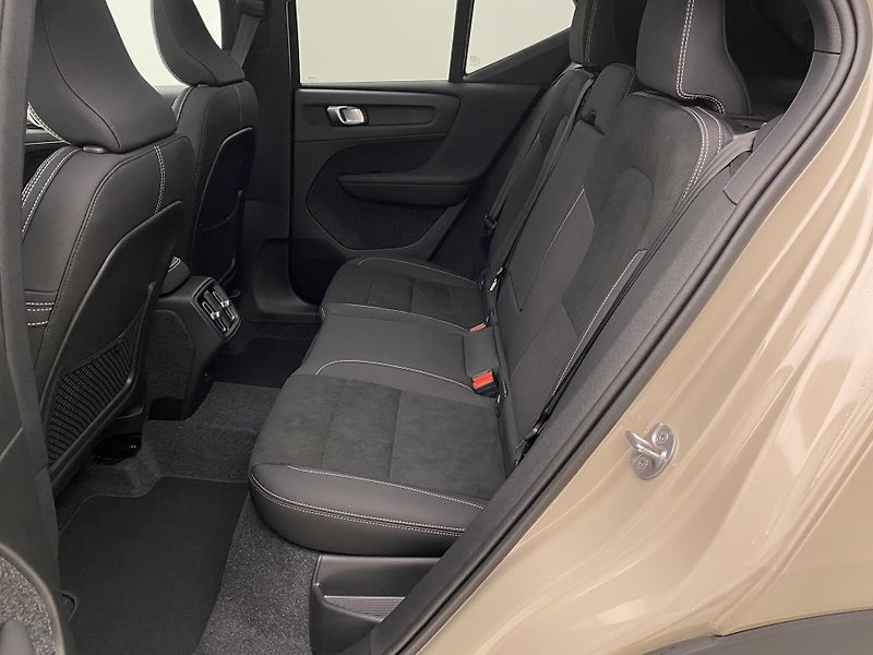 Volvo XC40 (2026) B3 AUT DARK ULTRA  - fotka 6 z 63