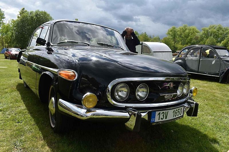 Ve Varnsdorfu se potkali majitelé několika desítek automobilových veteránů.