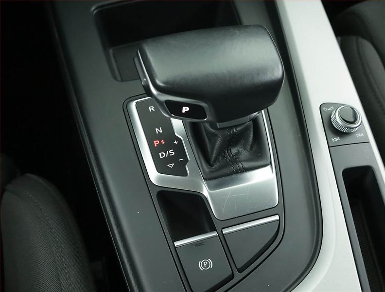 Audi A4 (2021) 2.0 TDI, Automat, Navi - fotka 13 z 17