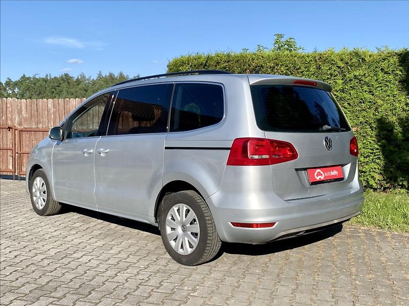 Volkswagen Sharan 2,0 TDI 103kW / DSG / VÝHŘEV - fotka 3 z 46
