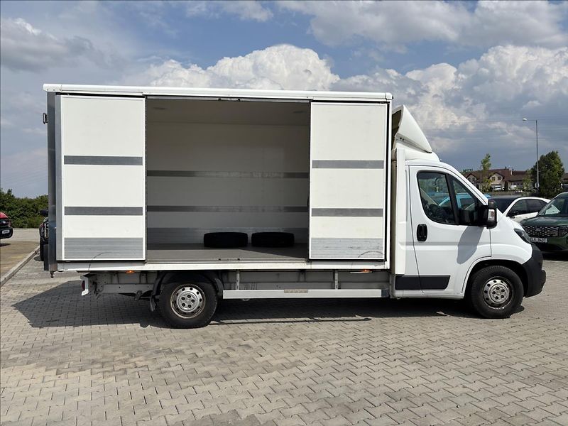 Peugeot Boxer 2,2 BlueHDI 121kW L4 - fotka 11 z 31