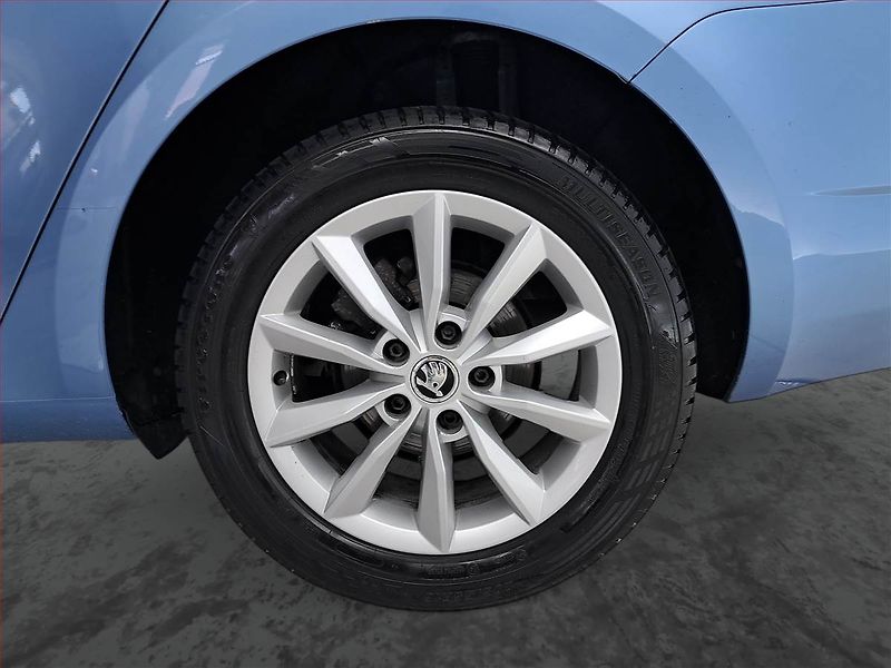 Škoda Octavia (2014) 1.6 TDI, Navi, Tempomat - fotka 15 z 19