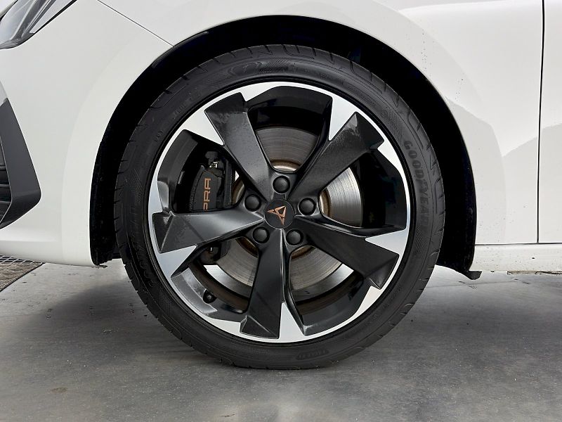 Cupra Leon (2023) ST 2.0 TSI 180kW DSG - fotka 33 z 33