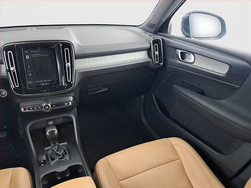 Volvo XC40 (2020) T3, Serv.kniha, Kůže, Navi - fotka 8 z 17