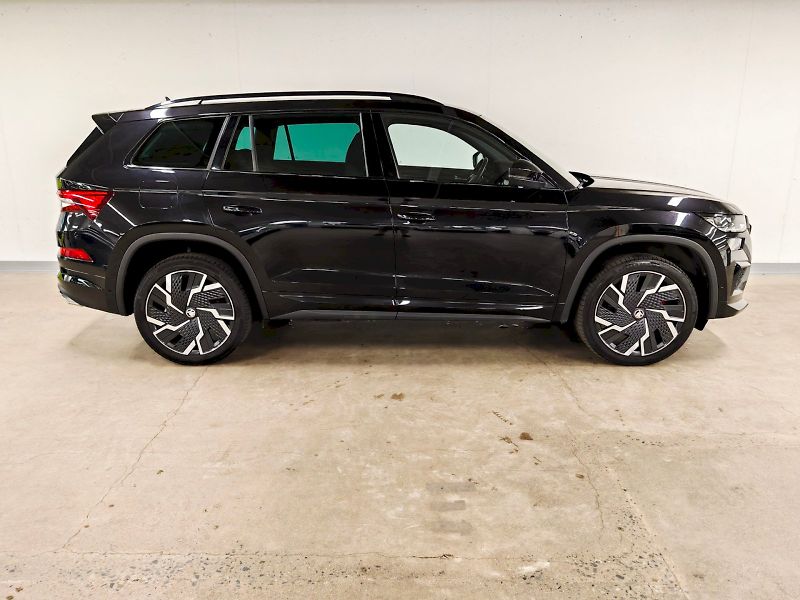 Škoda Kodiaq (2023) 2.0 TSI 180 kW DSG 4x4 RS - fotka 26 z 30