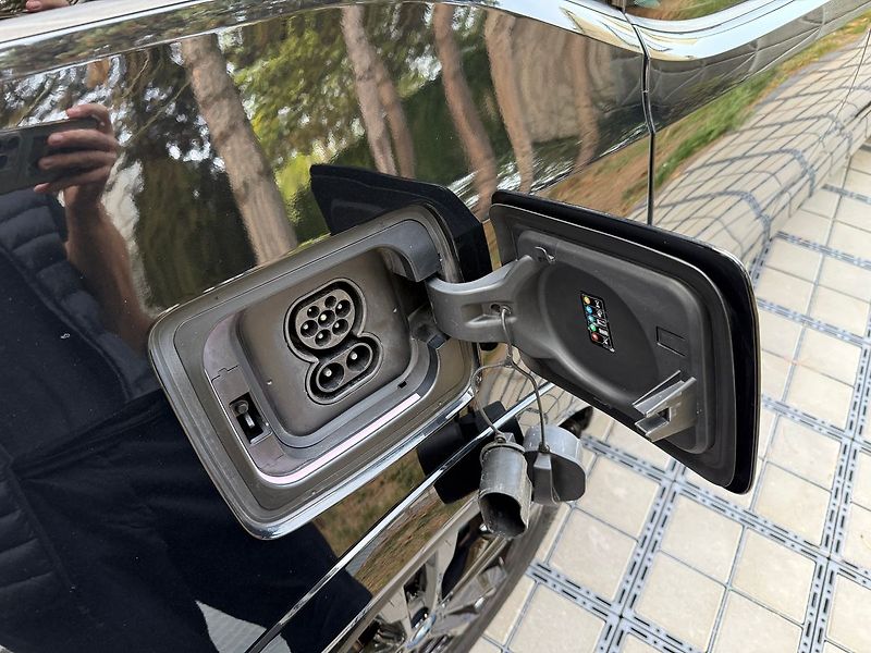 BMW i3 i3S 94Ah Kessy ACC Panorama - fotka 8 z 32