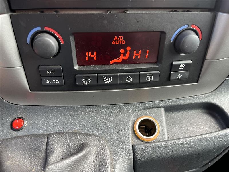 Fiat Scudo 2,0 JTD L2 PANORAMA 8.MÍST - fotka 19 z 41