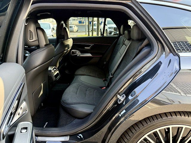 Mercedes-Benz Třídy E (2025) 300 de 4MATIC kombi s EQ - fotka 15 z 46