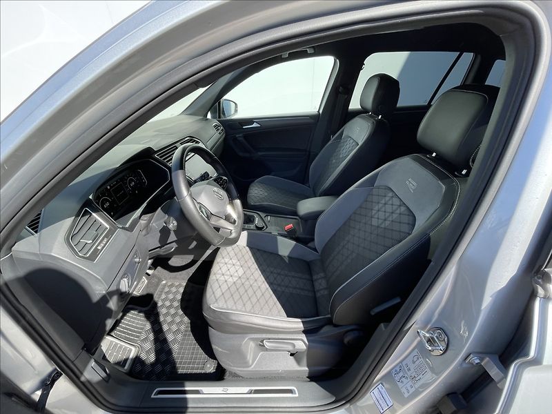 Volkswagen Tiguan 2,0 TDI 4Mot DSG R-Line Matrix - fotka 4 z 23