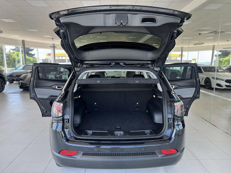 Jeep Compass 1,3T 4xe*AWD*FACELIFT*Kam*DPH - fotka 30 z 34