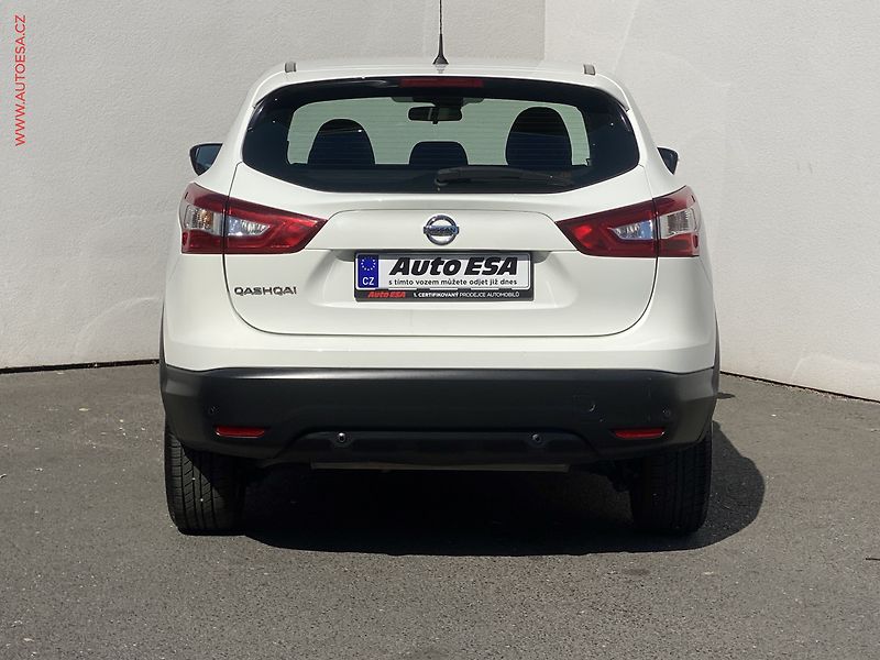 Nissan Qashqai (2015) 1.6 dCi 4x4, Acenta - fotka 5 z 16