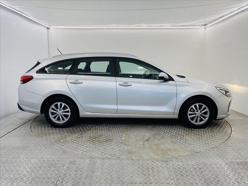 Hyundai i30 1,4 T-GDi 103kW - fotka 22 z 24