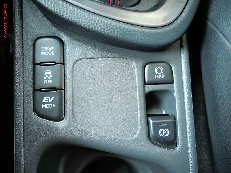Toyota Yaris Cross (2023) 1.5e-CVT, 1.maj,ČR, AT, LED - fotka 22 z 23