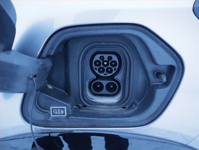 Peugeot 208 (2020) GT 50 kWh, SoH 90%, Automat - fotka 21 z 22