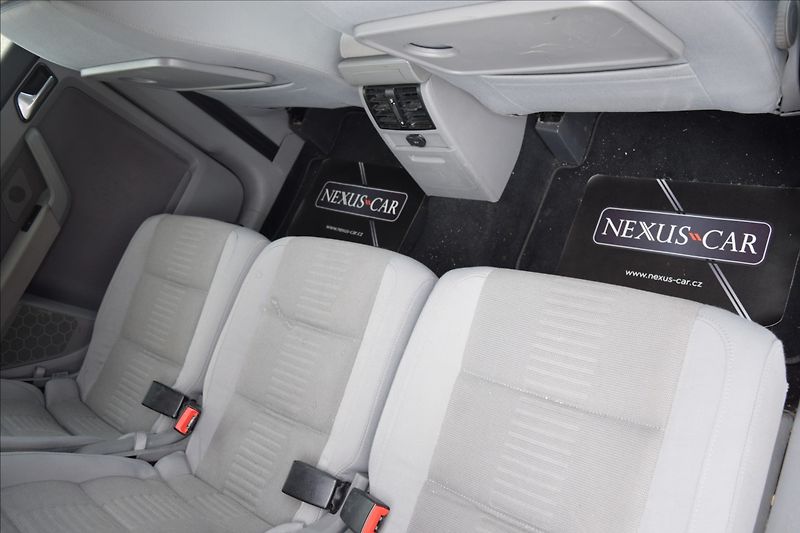Volkswagen Touran 1,9 TDI 77KW AUTOMAT PO STK - fotka 20 z 46