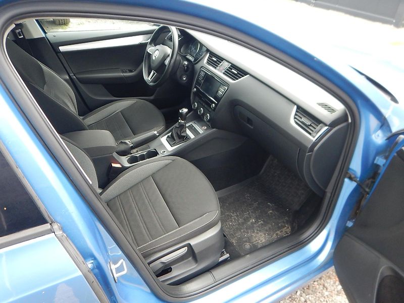 Škoda Octavia III 1.6 TDI, ČR, KLIMA - fotka 13 z 28