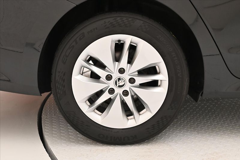Škoda Octavia 2,0 TDI 110KW DSG Ambition Zár - fotka 32 z 32
