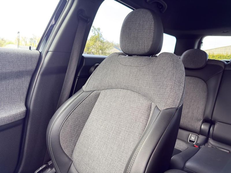 Mini Countryman Cooper ALL4 - fotka 12 z 18