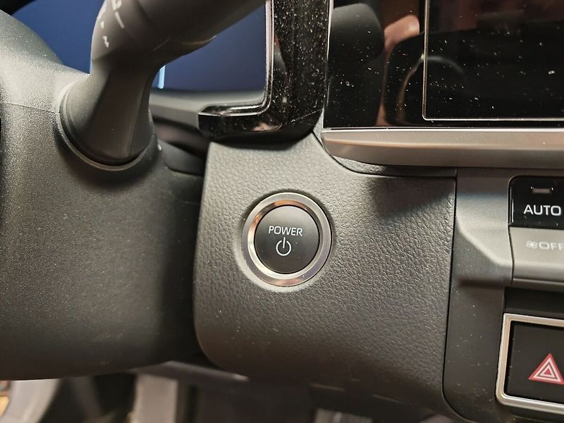 Toyota Camry 2.5 Hybrid Executive - fotka 28 z 39