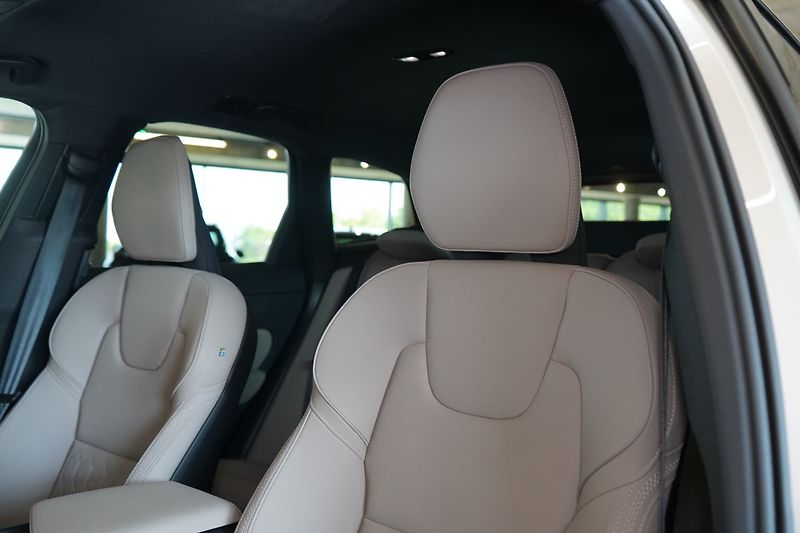 Volvo XC60 B5 PLUS Dark, Harman, 360° - fotka 18 z 42