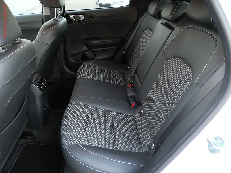 Kia XCeed (2025) 1.6 T-GDi, 1.maj,ČR, AT - fotka 10 z 26