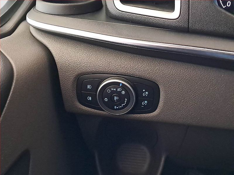 Ford Tourneo Custom (2021) Titanium 2.0 EcoBlue mHEV, ČR - fotka 18 z 21