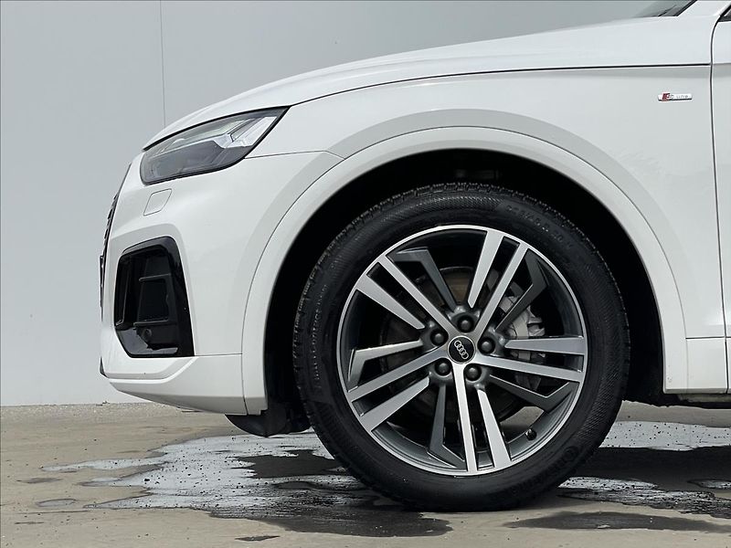 Audi Q5 2,0 TDI quattro S line  Sportb - fotka 19 z 23
