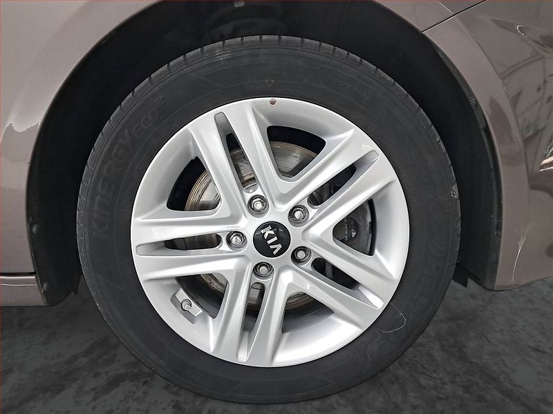Kia Ceed (2019) 1.4 T-GDI, Serv.kniha, Navi - fotka 15 z 17