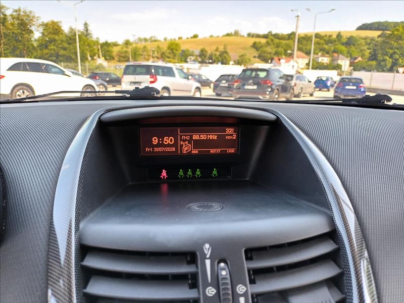 Peugeot 207 1,6 i,110kw,KŮŽE,KOLA,PANORAMA - fotka 28 z 34