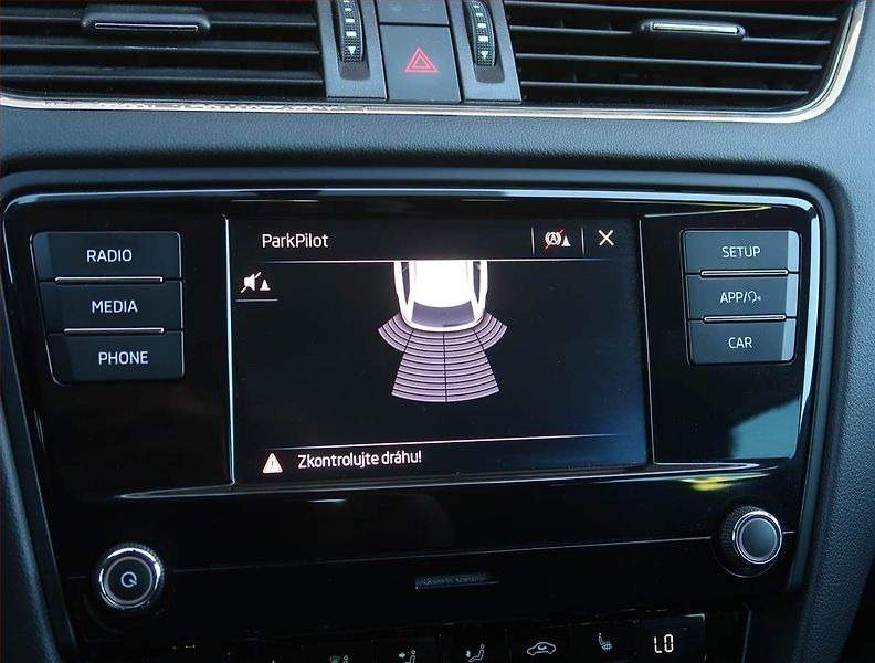 Škoda Octavia (2017) 1.6 TDI, Tempomat - fotka 17 z 17