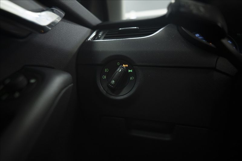 Škoda Octavia 2,0 TDI NAVI KEYLESS VÝHŘEV ČR - fotka 24 z 41