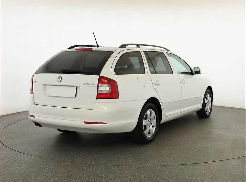 Škoda Octavia (2011) Ambiente 1.8 TSI, Tempomat - fotka 5 z 17