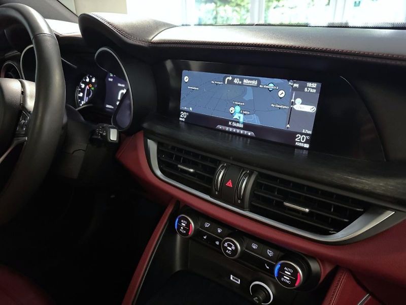 Alfa Romeo Stelvio (2019) 2.0 T 280k AT8 ZF Q4 4x4 Super - fotka 10 z 21