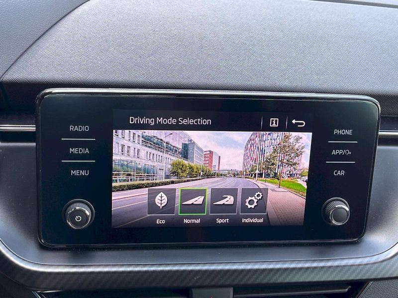 Škoda Scala (2024) 1.5 TSI 110 kW DSG Monte Carlo - fotka 16 z 33