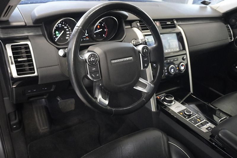 Land Rover Discovery 3,0 TD6 HSE 4WD AUT. - fotka 20 z 38