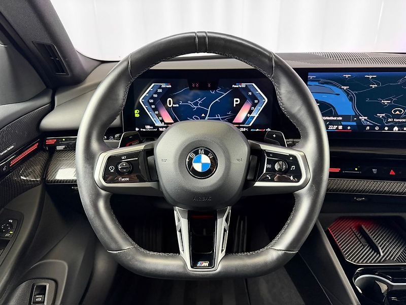 BMW Řada 5 520d xDrive M-SPORT, HARMAN&KA - fotka 13 z 35