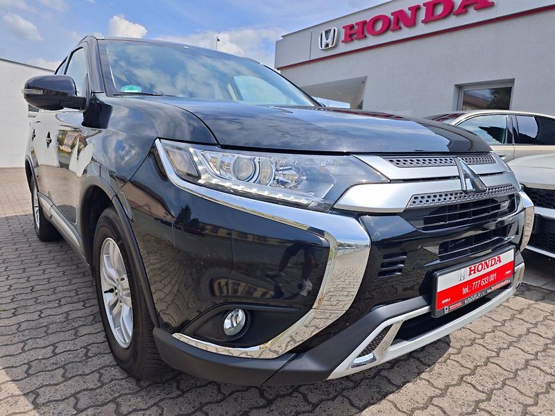 Mitsubishi Outlander (2021) 2.0 Mivec Diamant 2WD Kamera - fotka 36 z 44