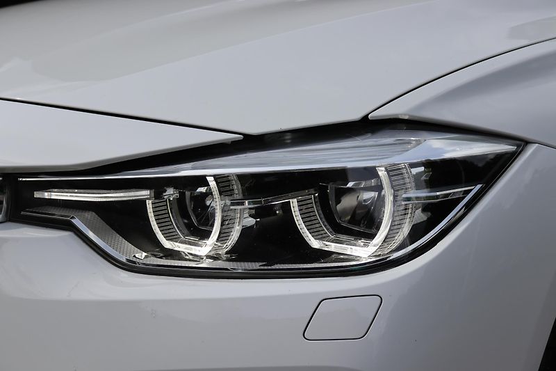 BMW Řada 3 318D TOURING F31 110kW - fotka 4 z 50