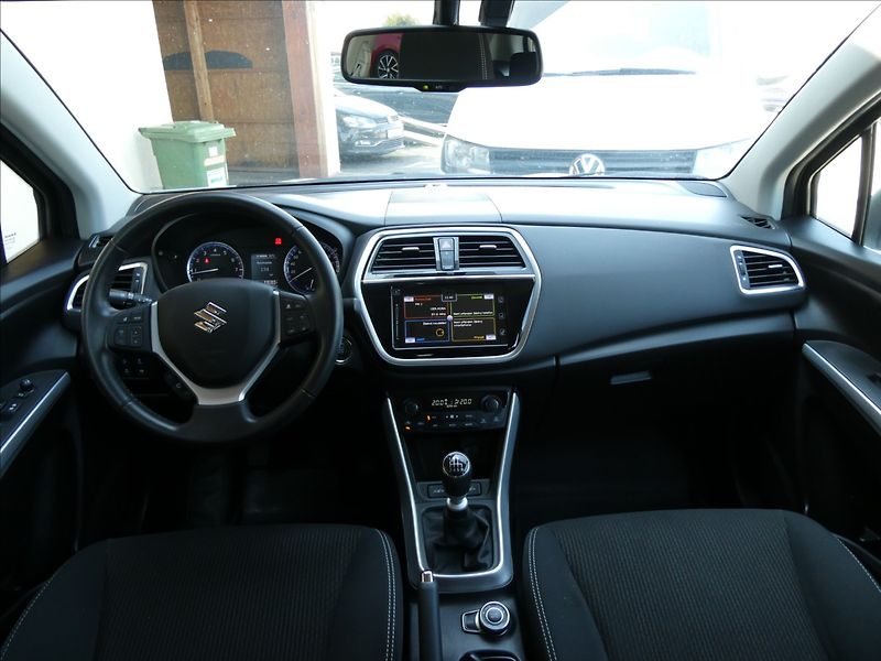 Suzuki SX4 S-Cross 1,4 BoosterJet 4x4 Hybrid,2xko - fotka 26 z 47