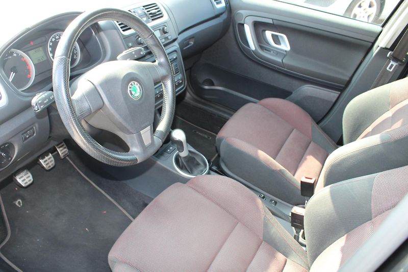 Škoda Fabia (2009) 1.4 16V SPORTLINE 2x sada kol  - fotka 11 z 19