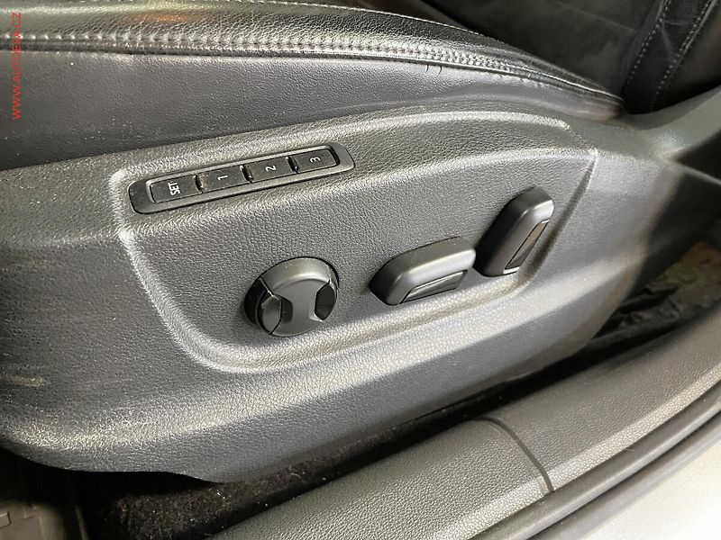 Škoda Octavia (2012) 1.4TSi, ČR, Navi, AC - fotka 13 z 17