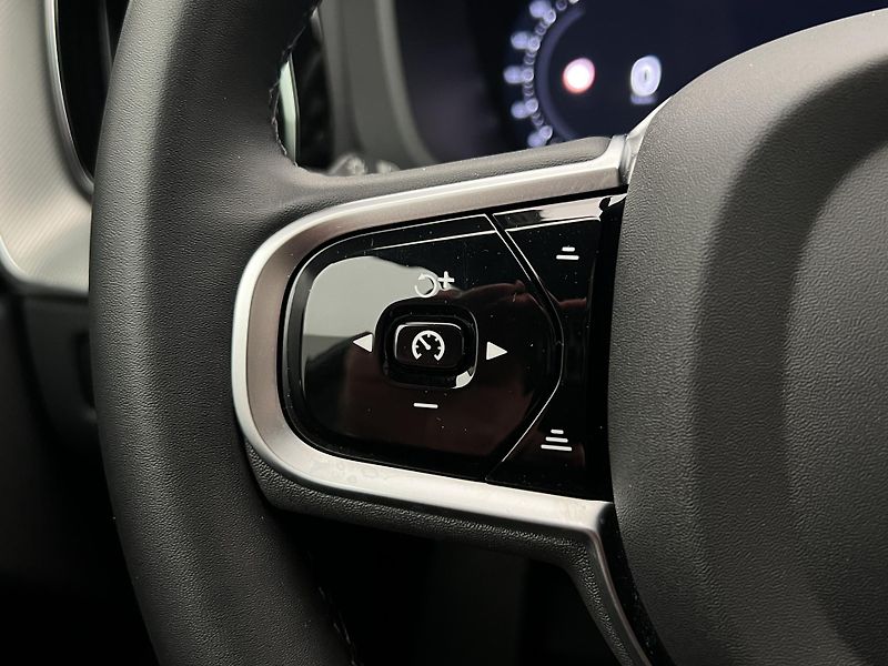 Volvo XC60 T6 AWD DARK PLUS RECHARGE AUT - fotka 26 z 49