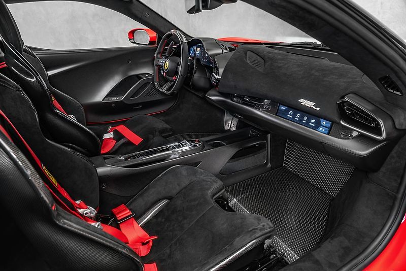 Ferrari 296 GTB Speciale, lift, surround, ACC - fotka 22 z 35
