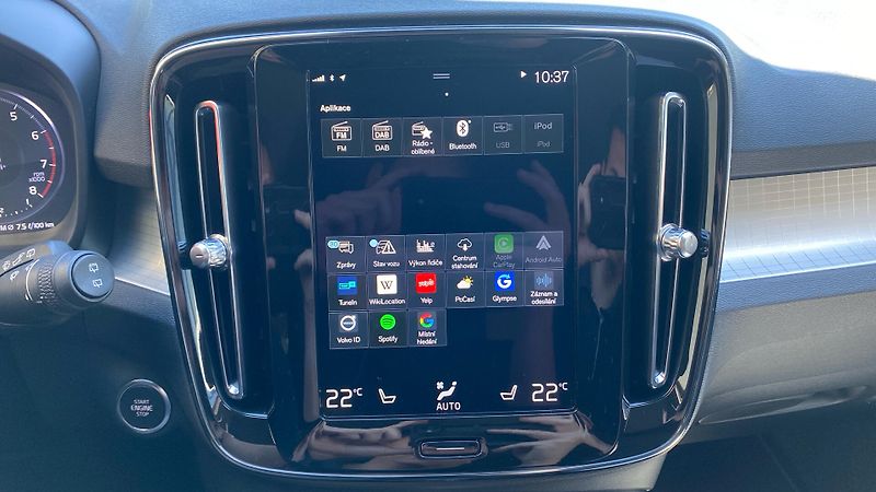 Volvo XC40 MOMENTUM, T3 FWD, 120 kW / 163 - fotka 18 z 27