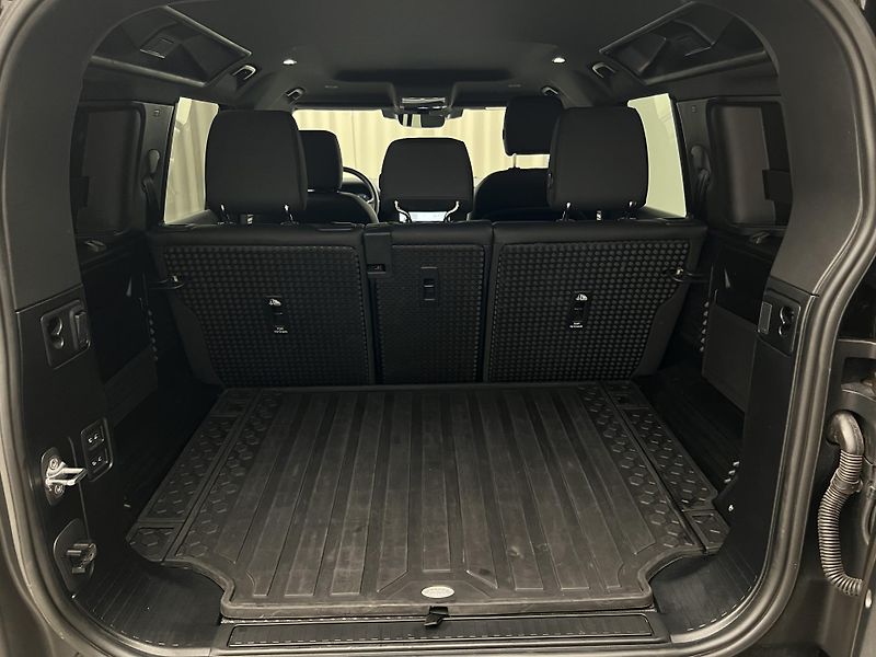 Land Rover Defender 110 D300 AWD X-DYNAMIC SE AUT - fotka 5 z 45