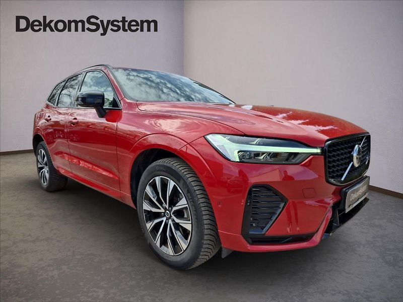 Volvo XC60 2,0 B4 AWD PLUS DARK - fotka 2 z 18