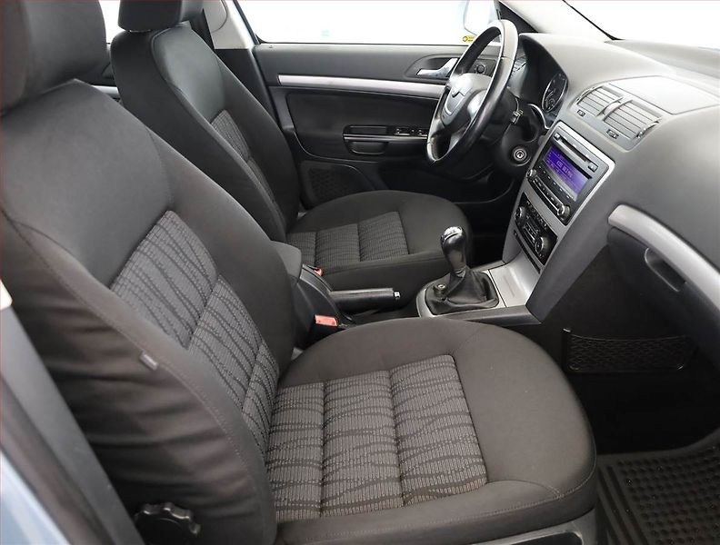 Škoda Octavia (2009) Elegance 1.6, ČR,1.maj - fotka 7 z 18