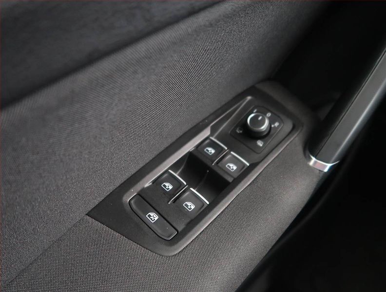 Volkswagen Touran (2018) 2.0 TDI, Automat, 7 míst - fotka 15 z 16