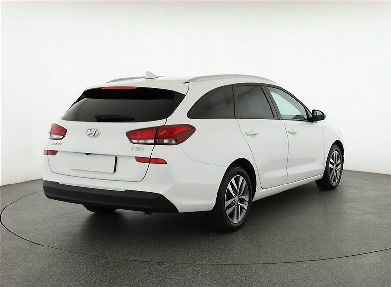 Hyundai i30 (2019) Trikolor 1.0 T-GDI, ČR,1.maj - fotka 5 z 17