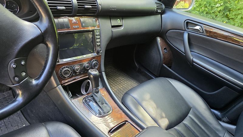 Mercedes-Benz Třídy C (2006) - fotka 12 z 19